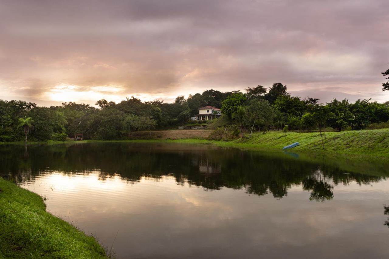 Hotel Vista Lago Santiago Exterior photo